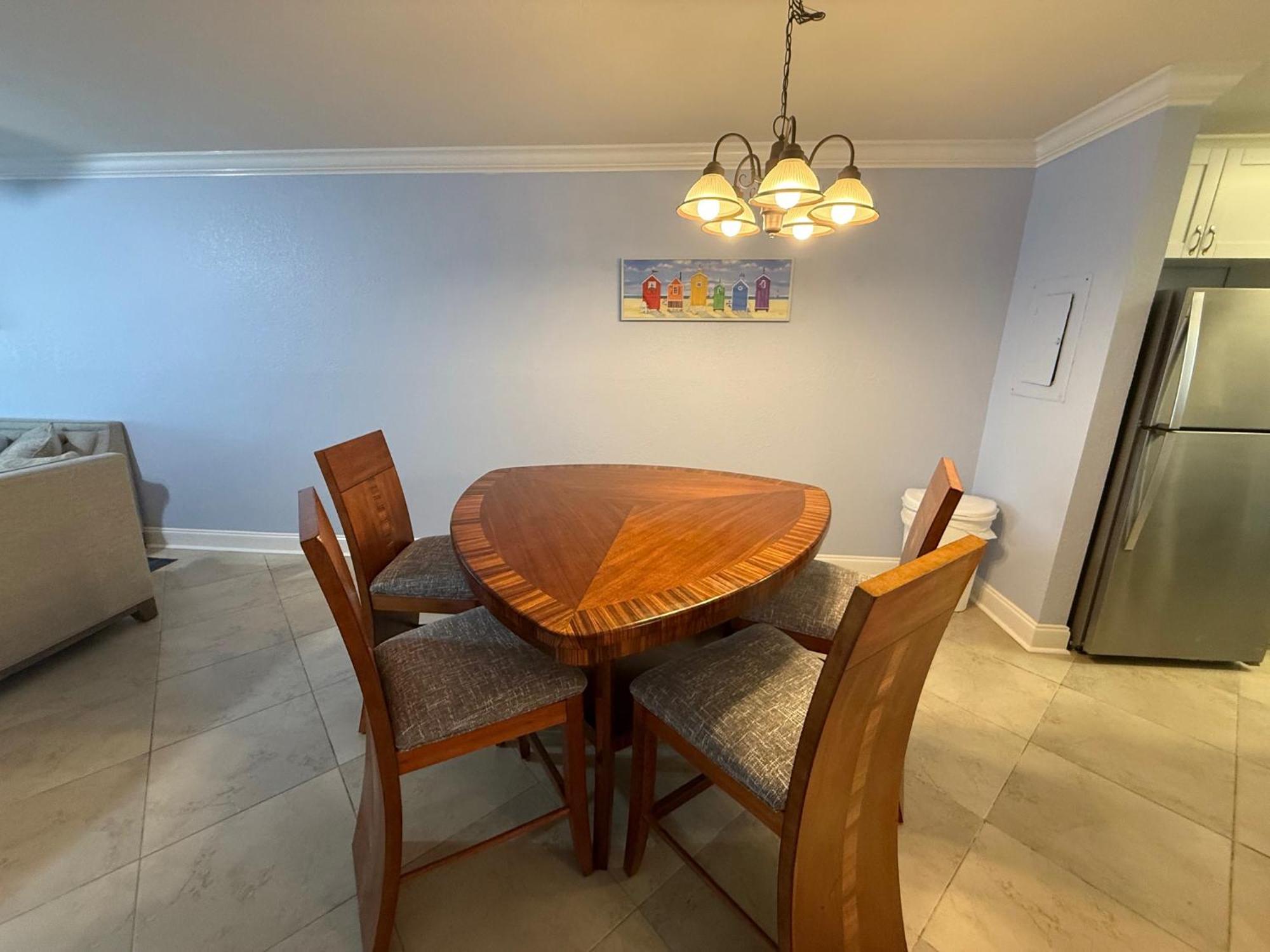 Treasure Island Beach, Fl Waterfront Located Steps Away From The Intracoastal Waterway Apartment