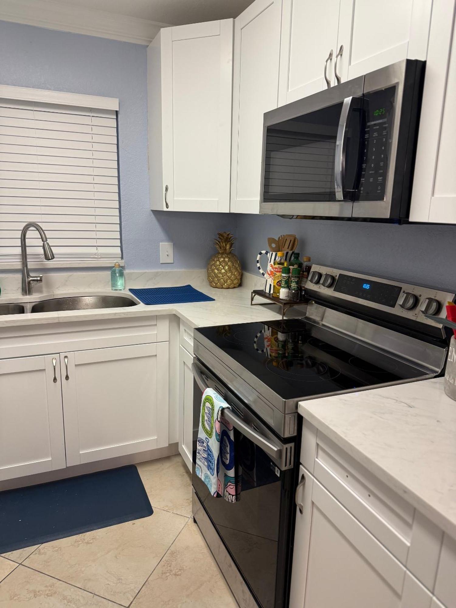 Treasure Island Beach, Fl Waterfront Located Steps Away From The Intracoastal Waterway *